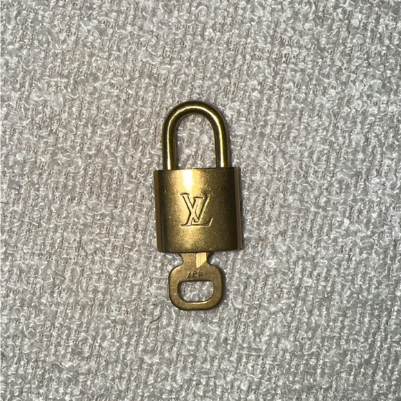 Louis Vuitton lock and key - Picture 1 of 2